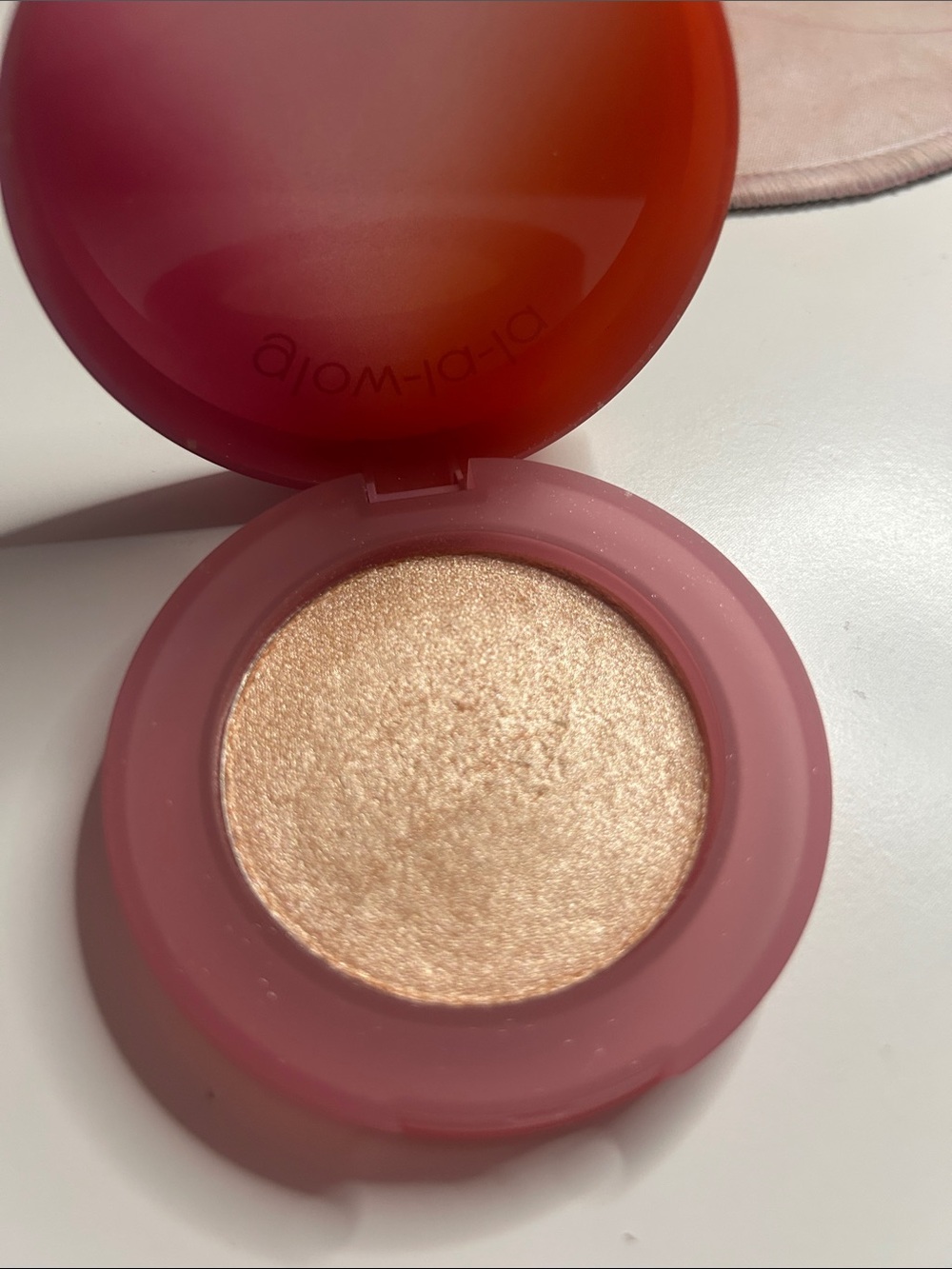 Benefit Glow-la-la highlighter